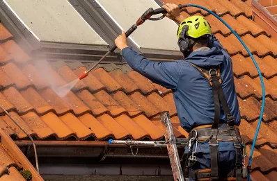 Démoussage et hydrofuge de toiture à Mourens